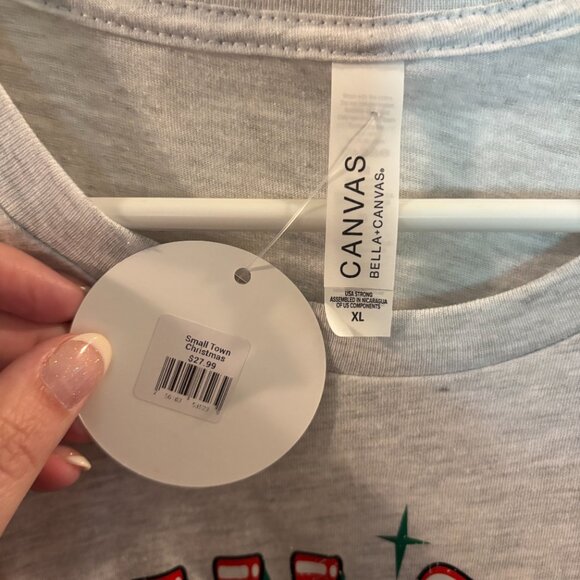 Bella Canvas Gray Short Sleeve Small Town Christmas Shirt ~ Size: XL ~ NWT - Picture 4 of 6